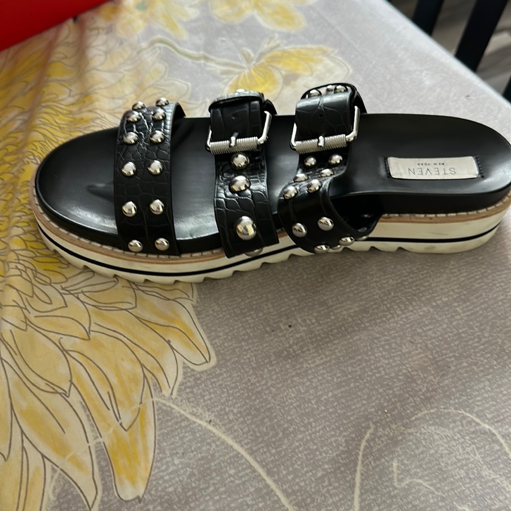 Super cute Steve Madden sandals size 10.